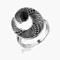 Серебряное кольцо с черным жемчугом и фианитами